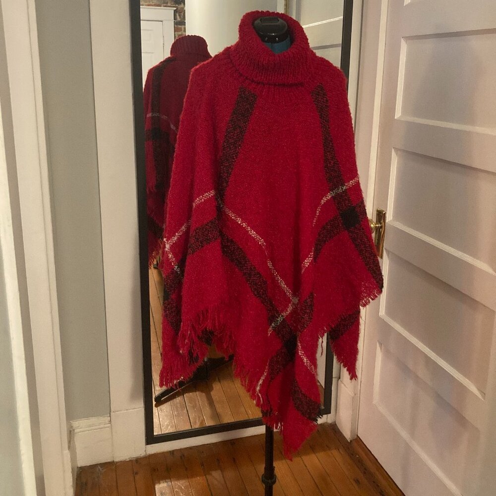 Pullover turtle neck cape